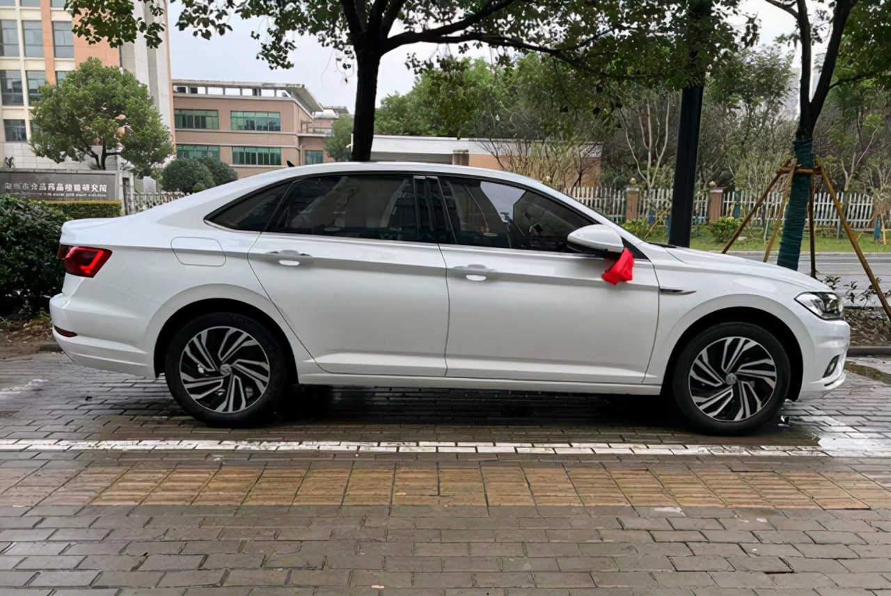 开完日产轩逸再开丰田卡罗拉,开完轩逸再开艾瑞泽8