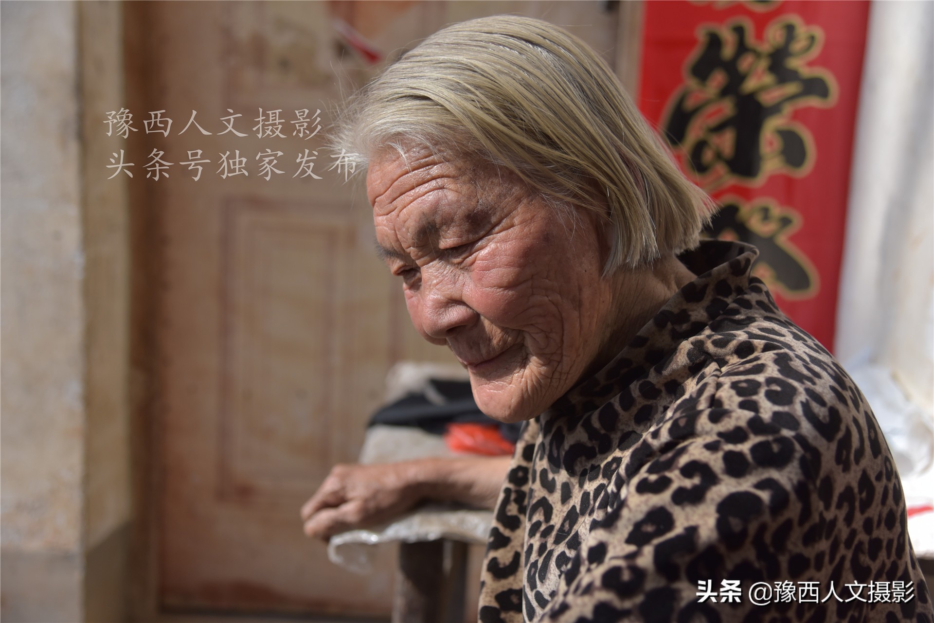 86岁大娘独居山谷，布鞋上缝两层补丁，女儿远嫁，5年才见一次面