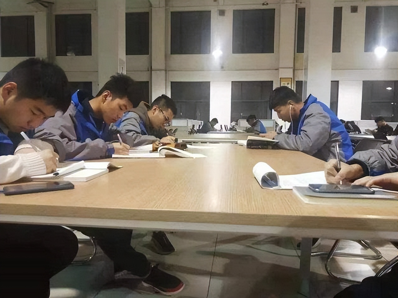 5年前,扬言“高考太简单,耽误我打工”的狂妄少年,现状如何?