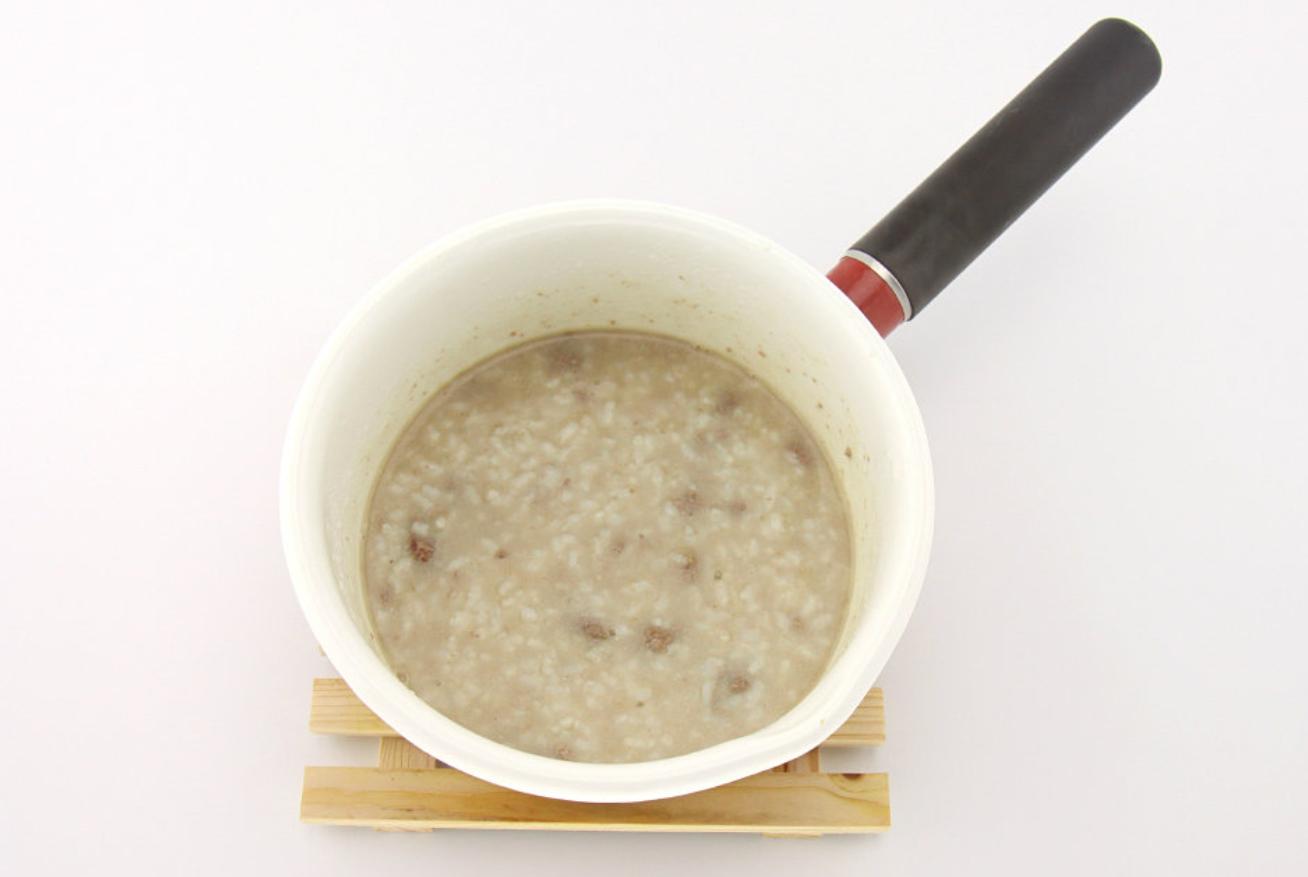 奶奶执意给孩子吃自制米粉，两个月后体检，妈妈后悔不已