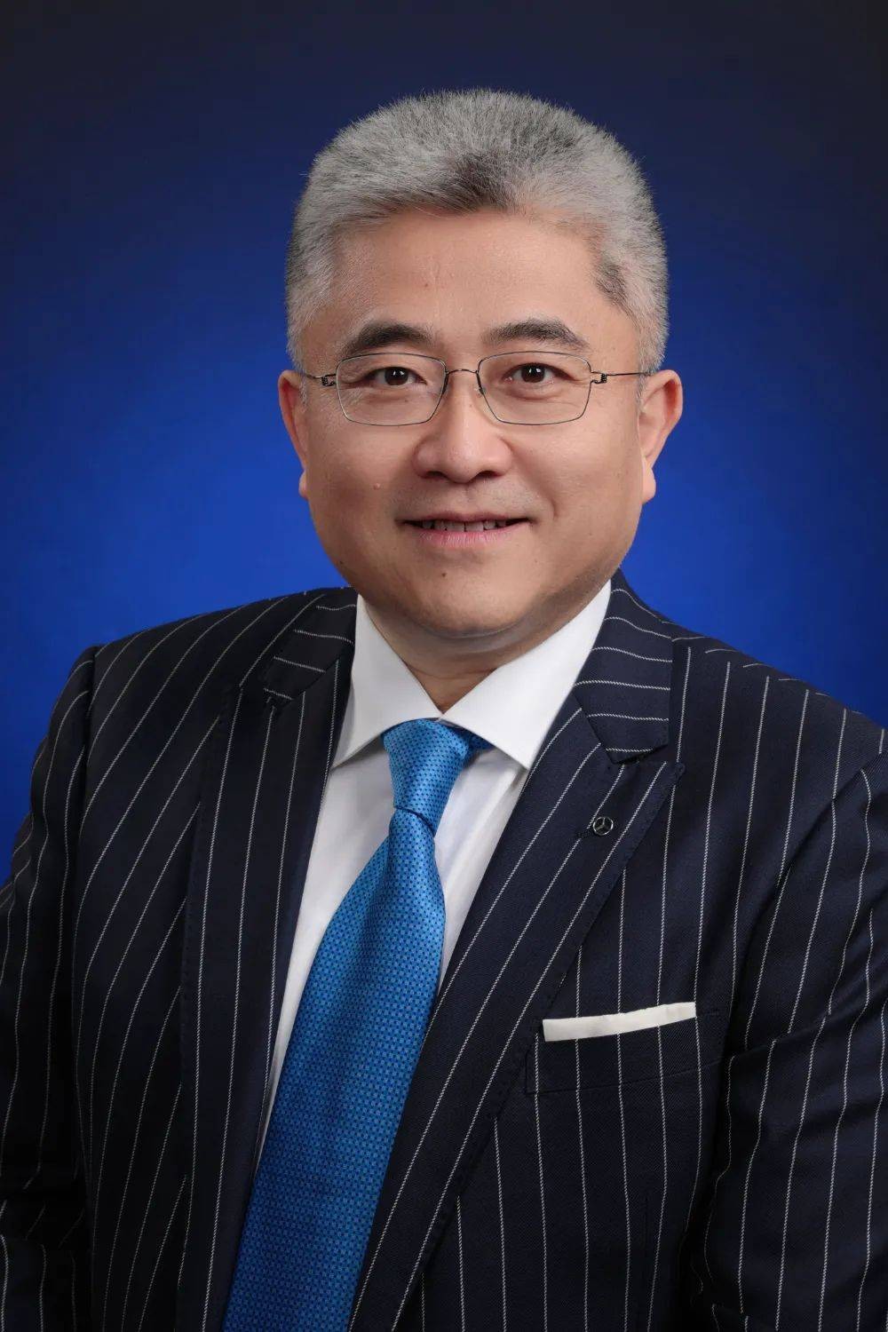 德系中国脱钩论该休矣!华人首次执掌奔驰销售,大众力挺*疆新**工厂