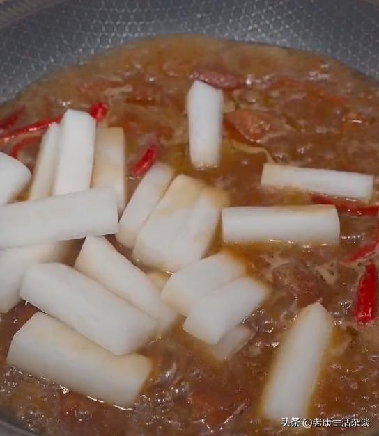 萝卜炖牛肉怎么做才软烂,萝卜炖牛肉软烂无比的秘诀