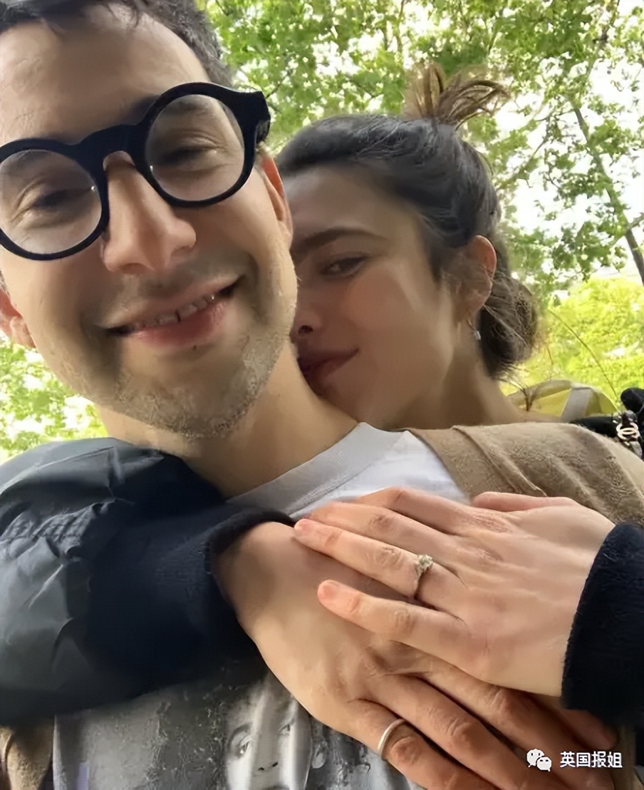 霉霉演唱会美国小姐开场自我介绍,霉霉与打雷姐现身超级碗