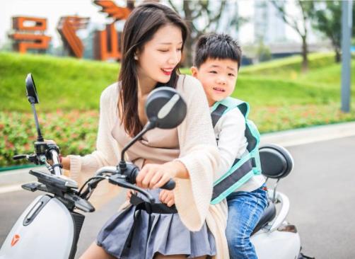 初次学骑电动车怎么掌握平衡,骑自行车的腰的正确姿势