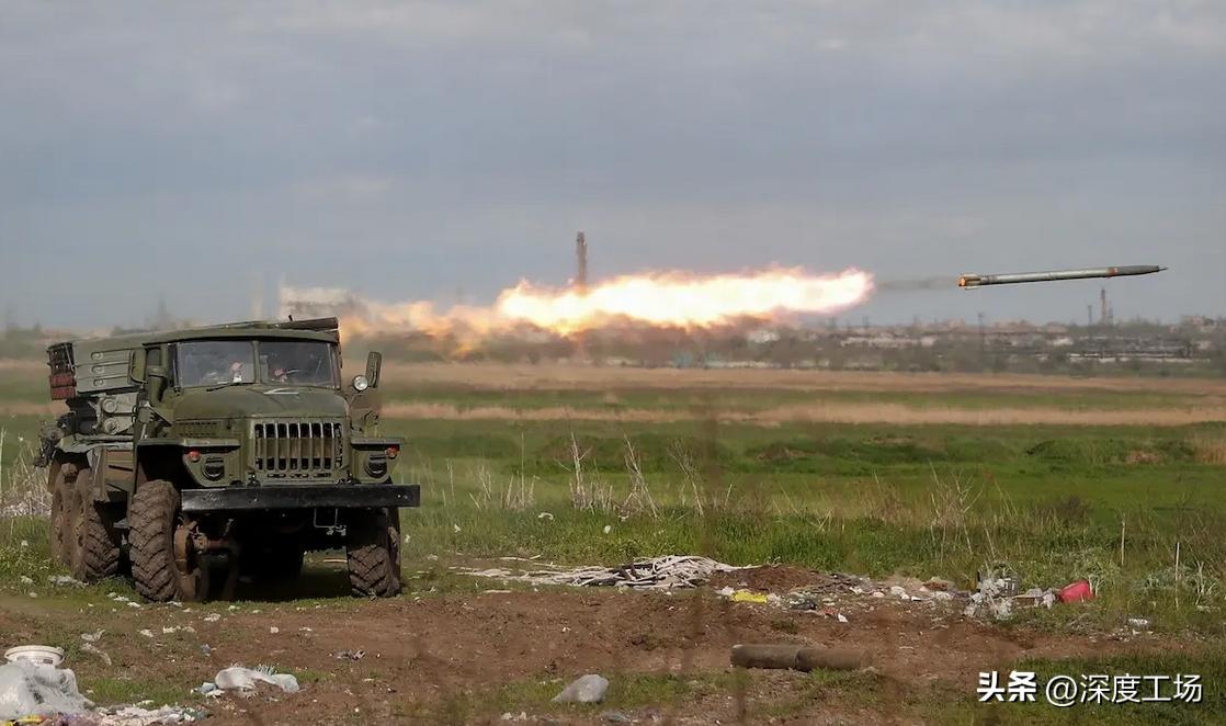 俄军最需要哪些人？俄军开启十大苏联*火军**库：大炮坦克全装上火车