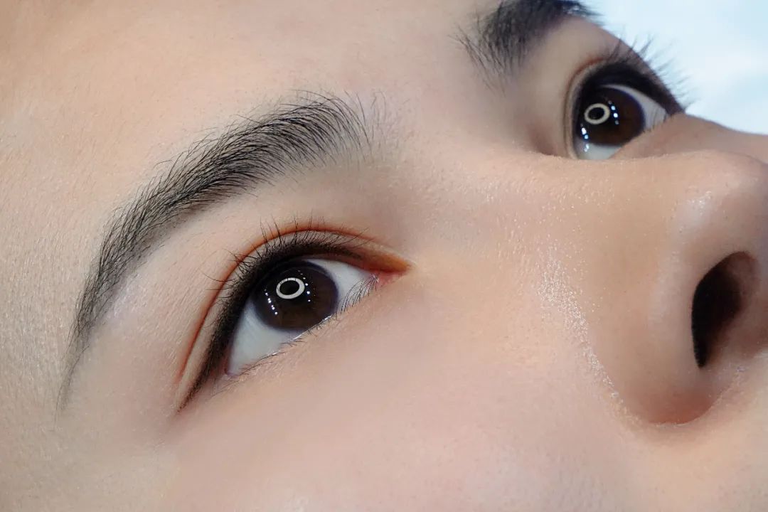 美瞳戴起来不痛吗,做美瞳线用什么舒缓乳不痛