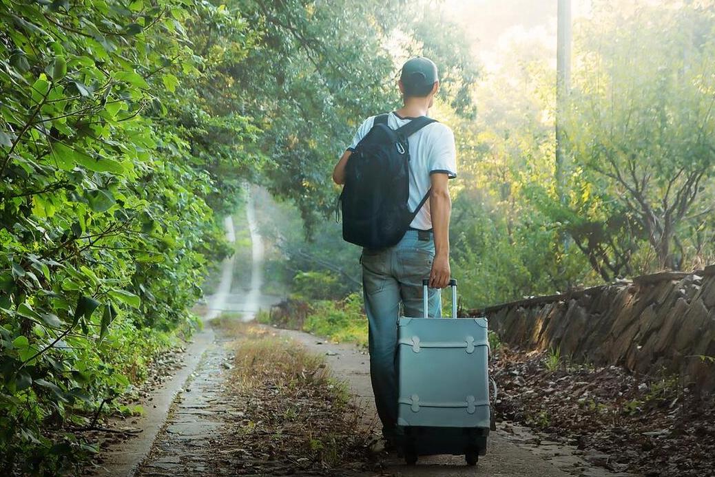 6岁妹妹想妈妈不想上学了怎么劝,女儿问爸爸很尴尬怎么回复