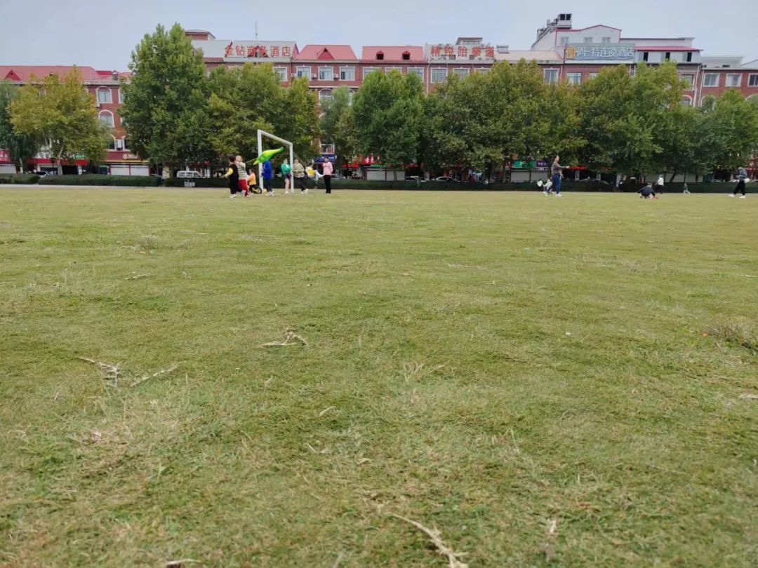 《下春雪啦》《阳台——我的乐园》《足球场——我的乐园》