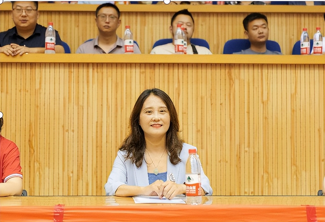 合肥市长江路幼儿园教育集团:举行“炫彩童年筑梦想舞动六一乐成长”庆六一亲子舞展示活动