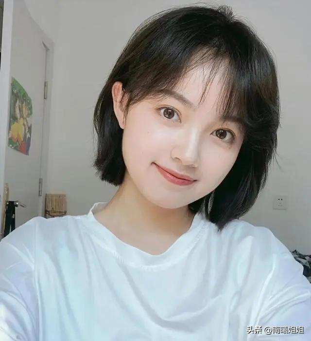 今年最流行的发型圆脸,发量少的过肩发型怎么扎好看圆脸