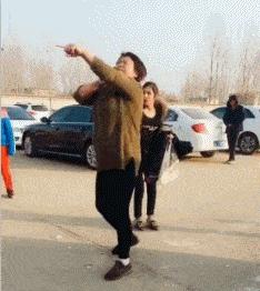 女朋友平胸是什么心理,女朋友是平胸怎么形容