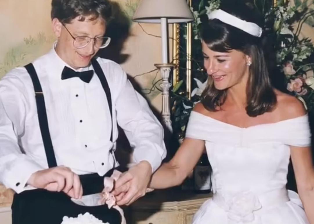 比尔盖茨离婚后新女友曝光,比尔盖茨历任前女友