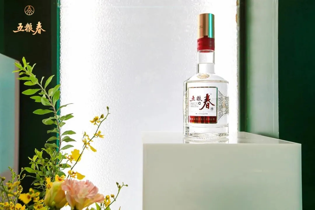 春风送暖屠苏酒,春风送暖入屠苏