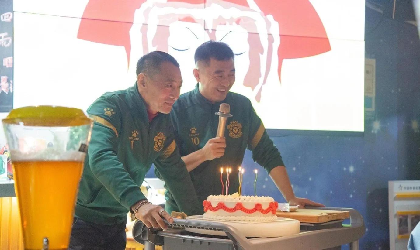 辽沈公益餐饮足球俱乐部举办新年联欢晚会