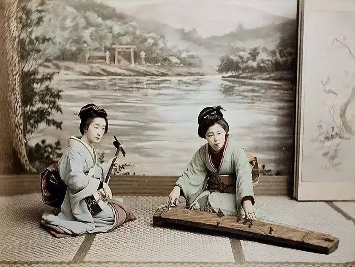 平安时期日本本土卧弹乐器和琴的使用与中国的七弦琴的辨析