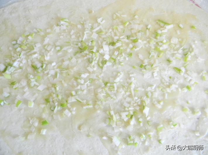 冷水面油饼的家常做法又软又酥,炕油饼用冷水好还是用热水和面