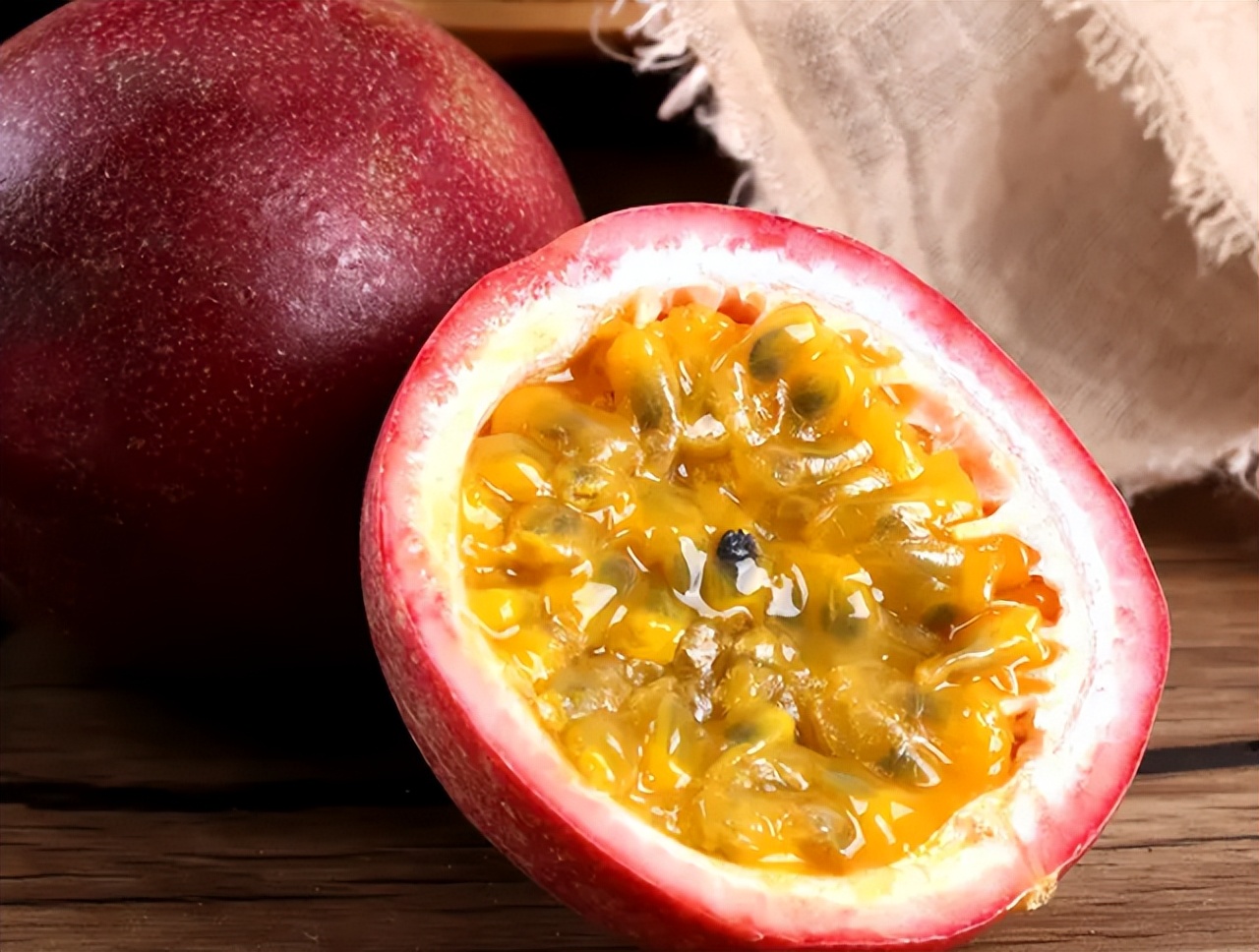 苹果治胃病的功效,苹果治疗胃溃疡