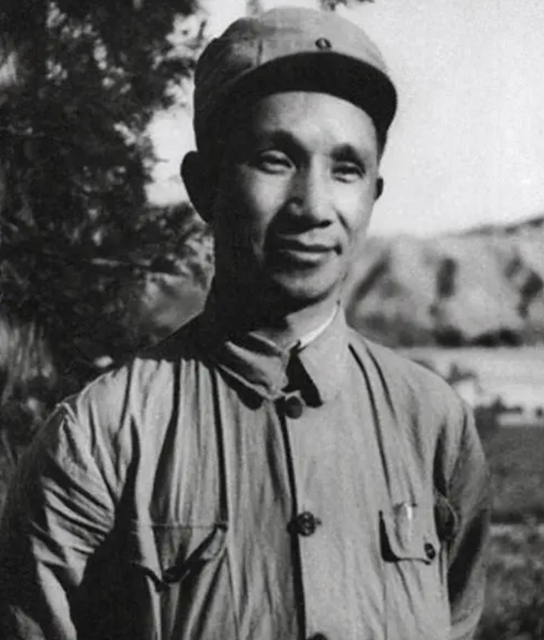 山东97岁老汉私藏2支枪,一老人家里藏着两把枪但警察没收