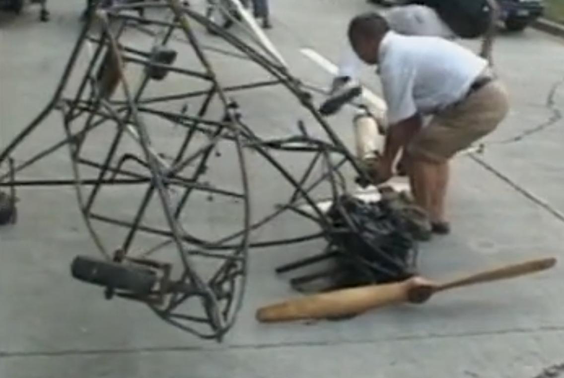 摩托飞机？农民理发师发明陆空两用飞机，飞行高度可达3500米