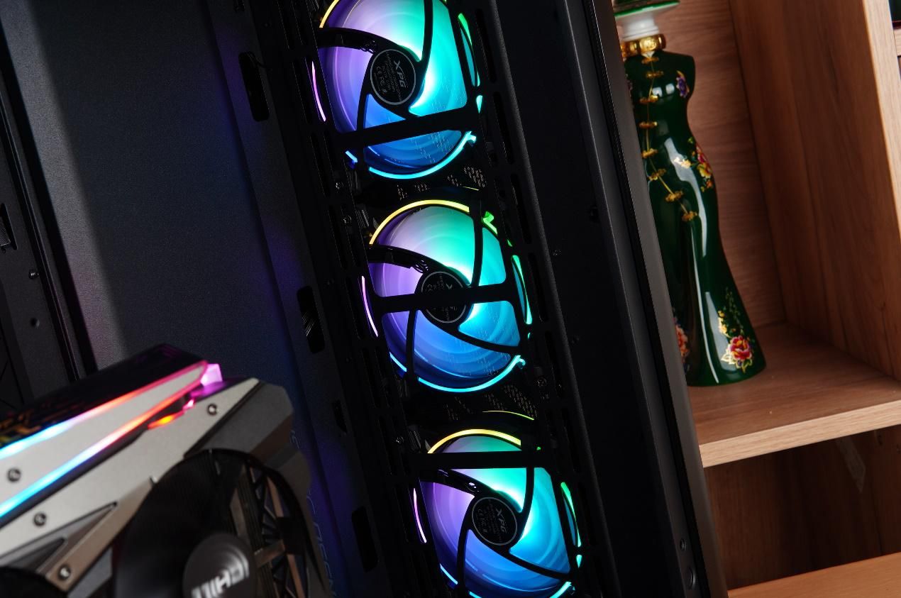 可以装多个硬盘的主机箱,带可插拔硬盘盒的主机