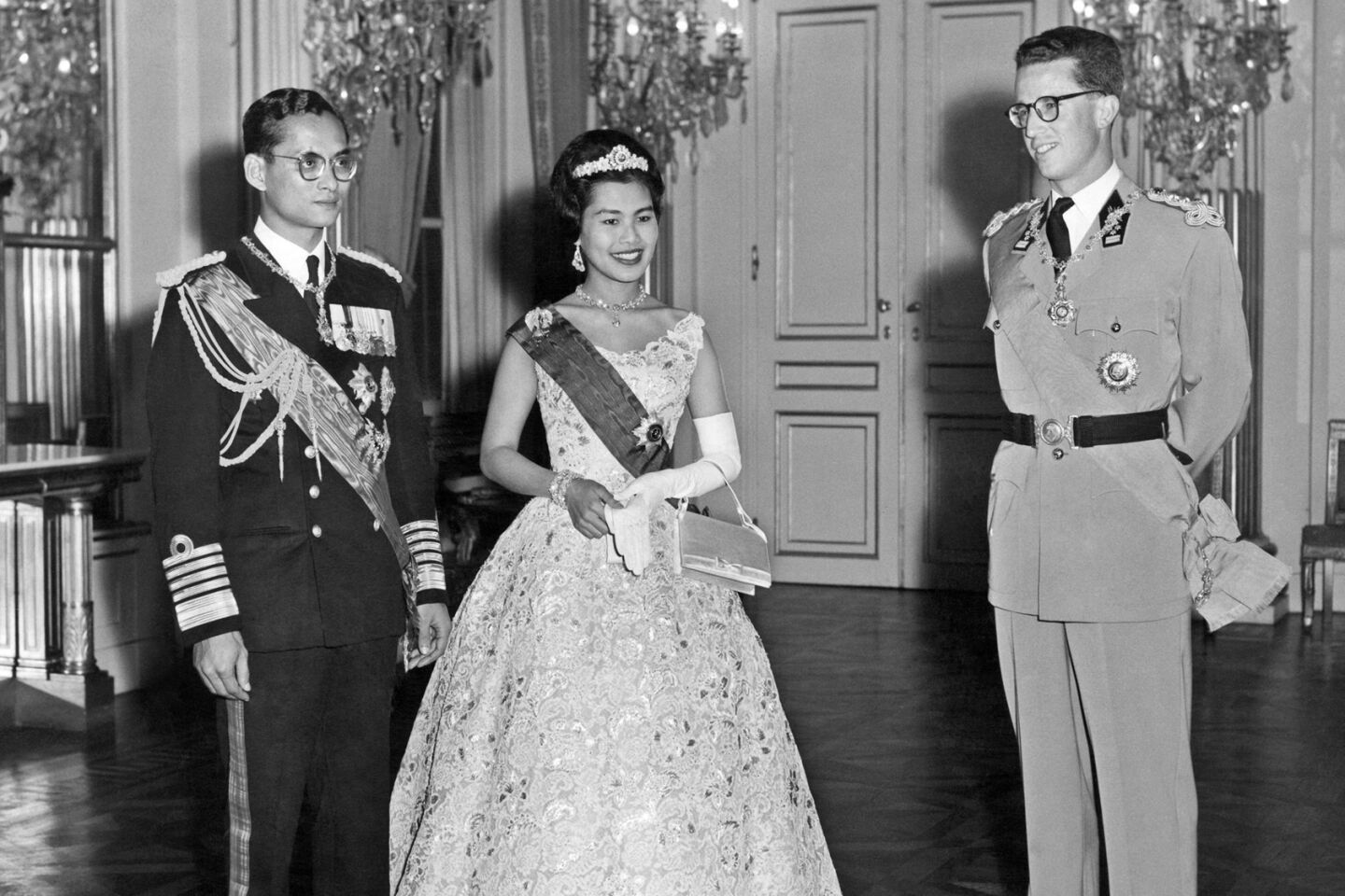 泰国王后诗丽吉钻石王冠,泰国国王皇冠