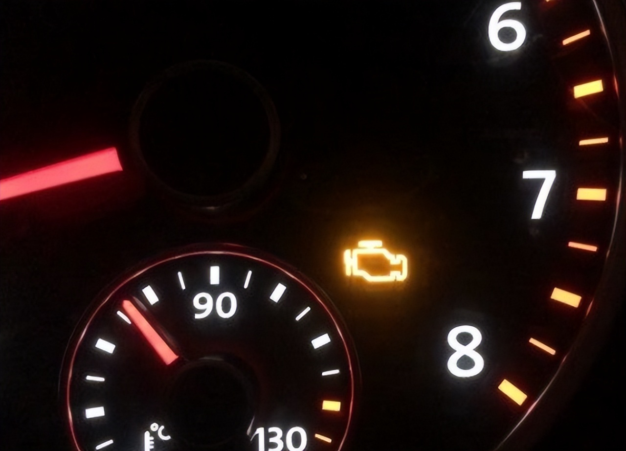 男子新车跑20万公里，成功将车跑报废，4S店：买完车就没有熄过火