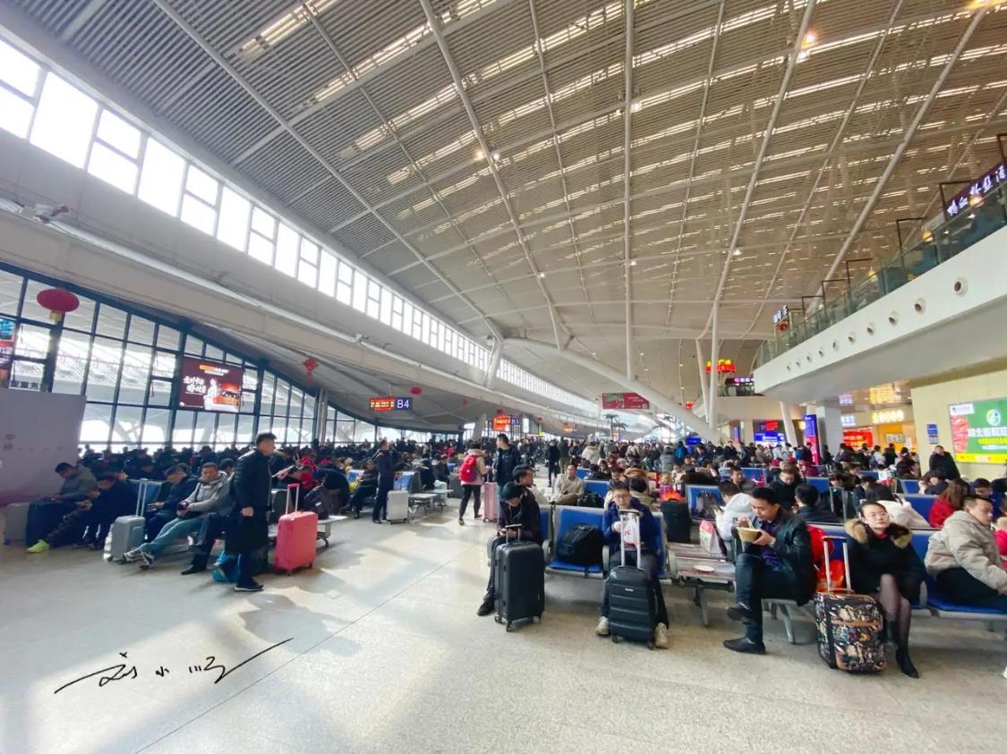 飞机上能带多大的拉杆行李箱?好多朋友不清楚,还很可能花冤枉钱