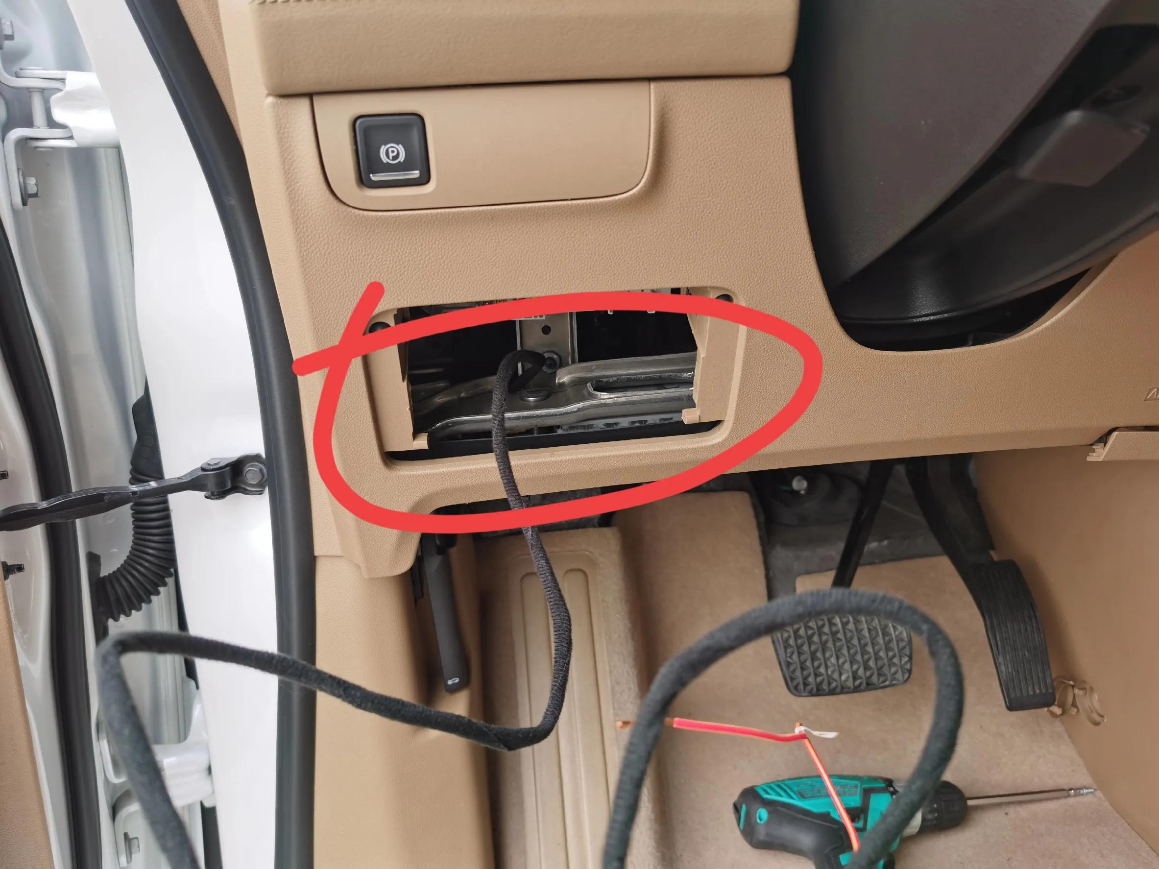 别克gl8扶手箱220v电源怎么接,别克gl8安装原车扶手箱