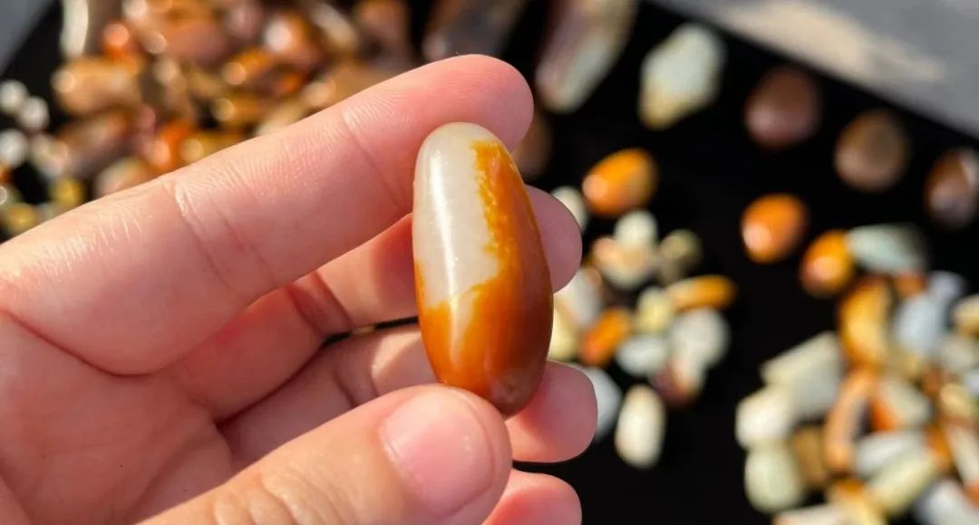 青海料和新疆籽料的区别图片,像青海料一样的籽料