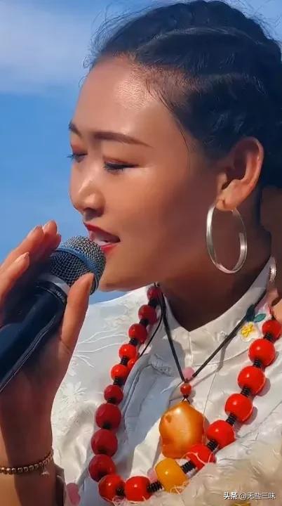 藏族姑娘一般戴什么首饰,藏族女孩的饰品