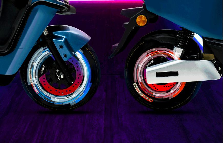 豪华顶级电摩最新款,续航400公里新纯电摩