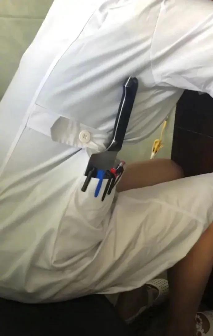 晚上到早上放好多屁很响怎么回事,总是放很响的屁是咋回事