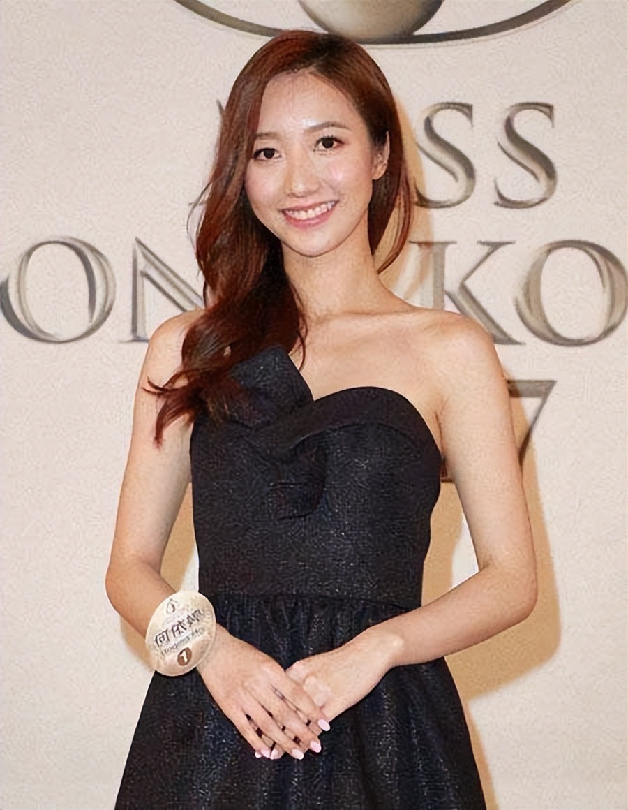 她是90后港姐，香港宅男女神，获高层赏识，活成平民港女上位范本