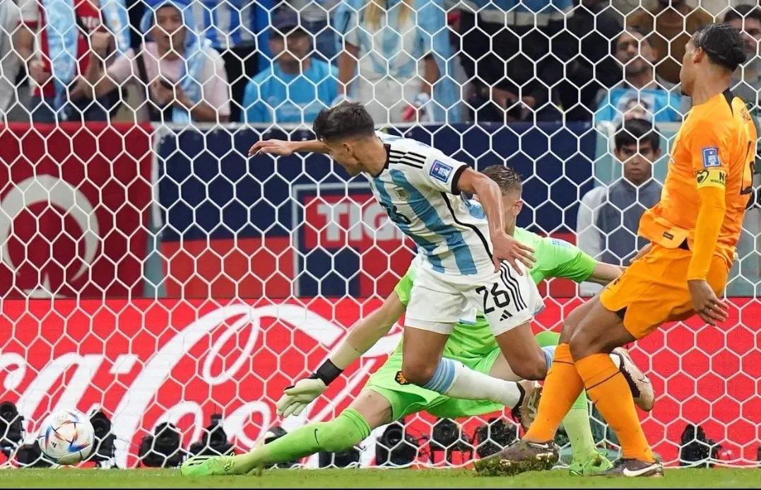 荷兰足球战胜巴西比分,足球最惨烈的一场比赛葡萄牙荷兰