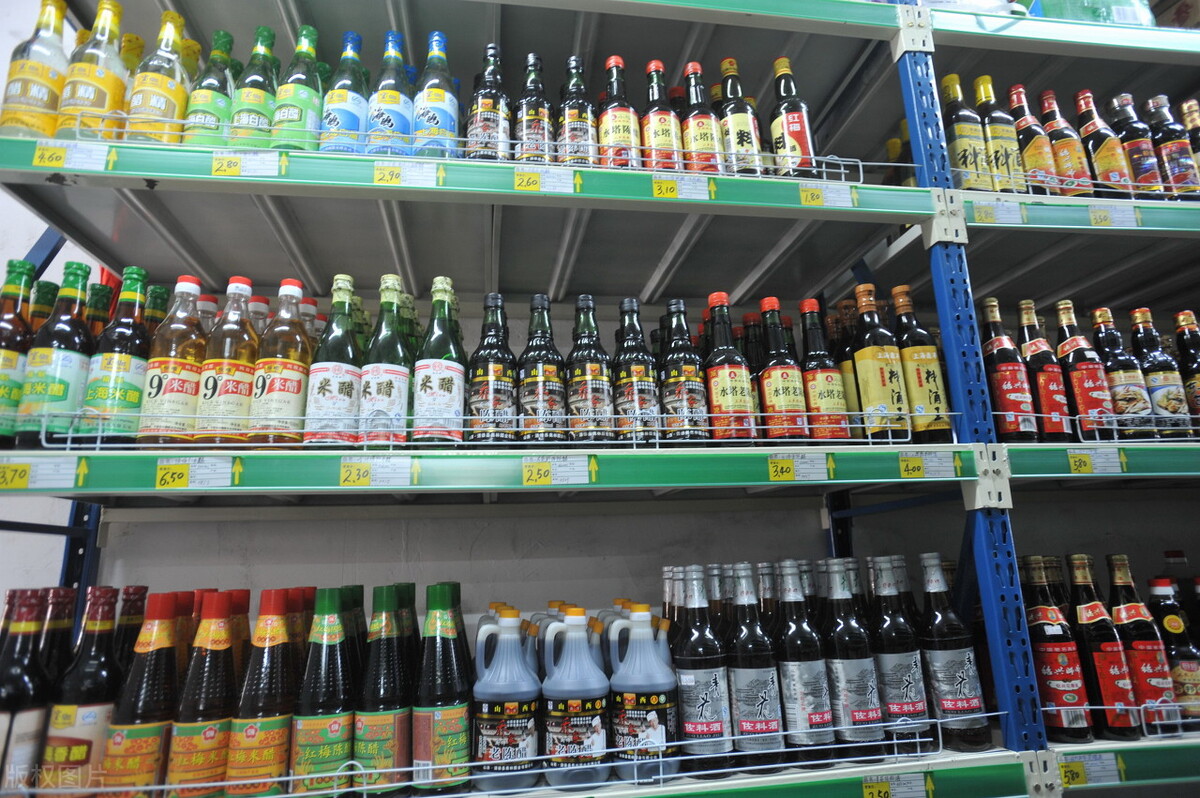 大爷摆摊一年赚百万,大爷开店一年亏24万还能亏10年