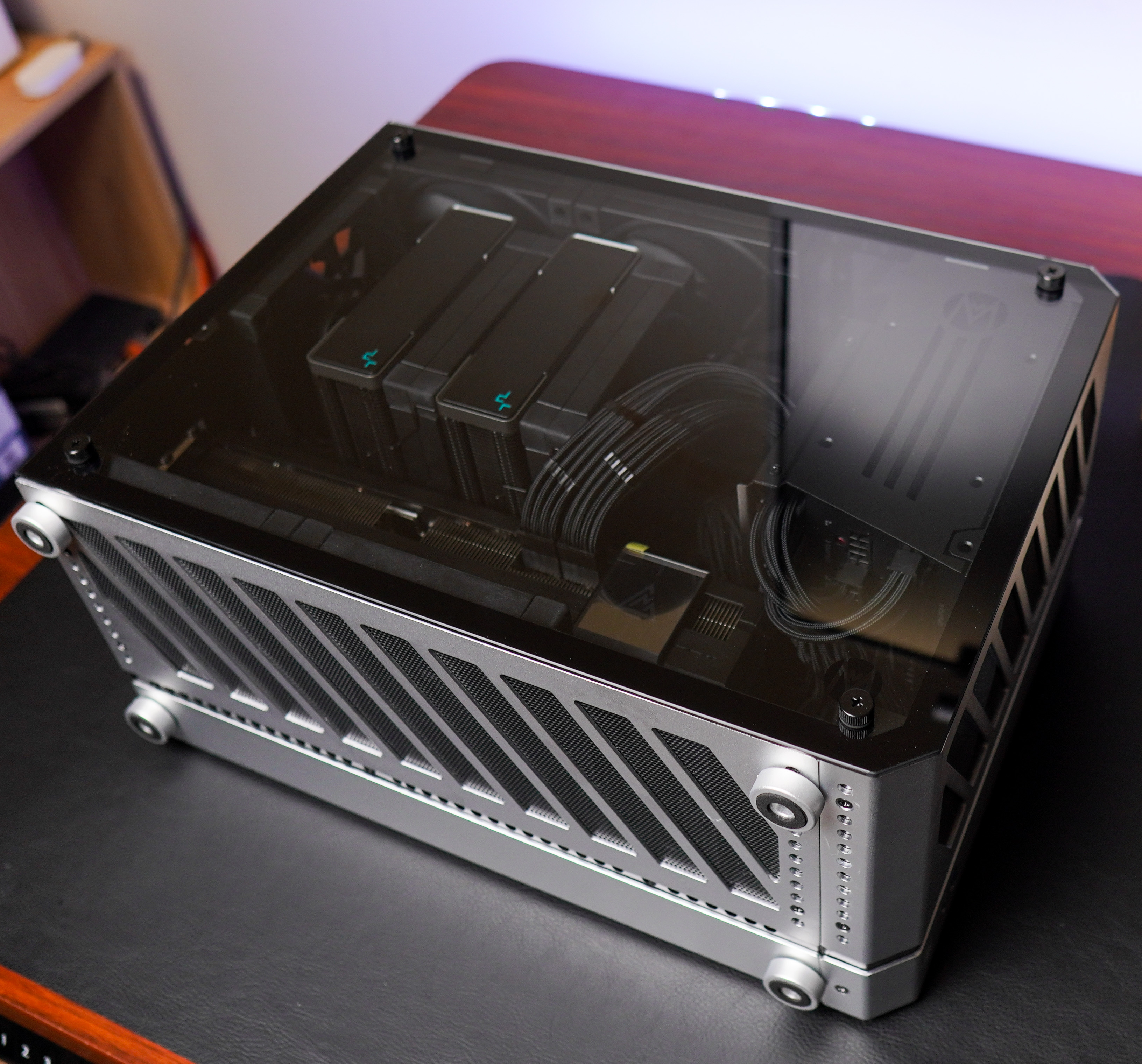 装完两台紧凑型主机，我觉得你也可以尝试一下