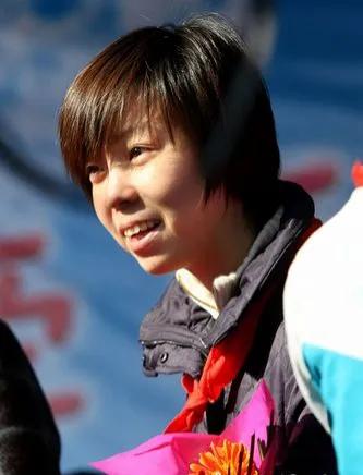 她是世界女乒第一人,大20岁老公与袁立同居12年,转身把她宠上天