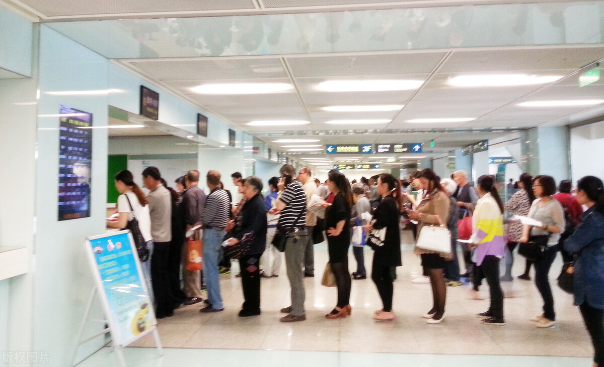 子宫里边有毛发和骨头怎么回事,女子体检发现自己的内脏