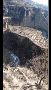 被石头划伤头有点晕,被石头磕到头流血