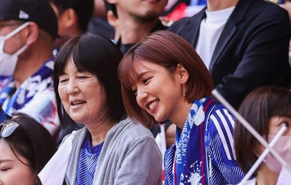 世界杯c罗和他女友,世界杯太太女友团