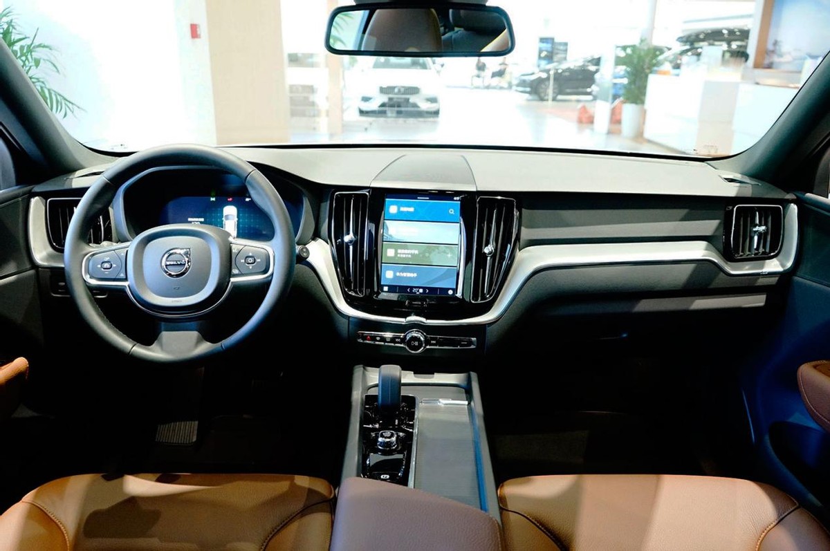 沃尔沃xc902022款t8试驾评测,沃尔沃xc602022款哪个颜色好看