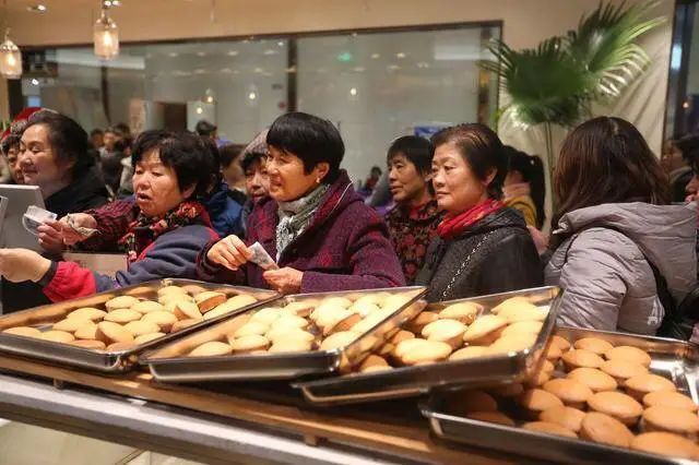 乘着新中式烘焙的东风，不起眼的桃酥翻身了？