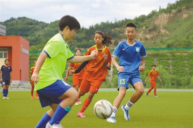 志丹足球奔跑在绿茵场,志丹足球青训视频