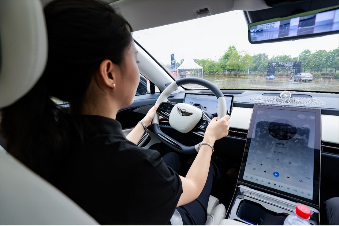 纯电续航1000公里远航y6表现如何,远航汽车y6发布会