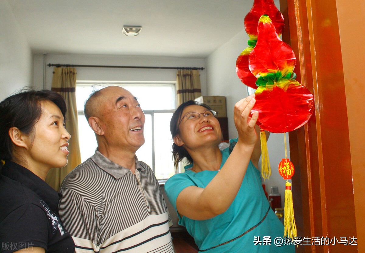 母亲没钱给孩子看病求孩子原谅,伸手向儿女要钱的人