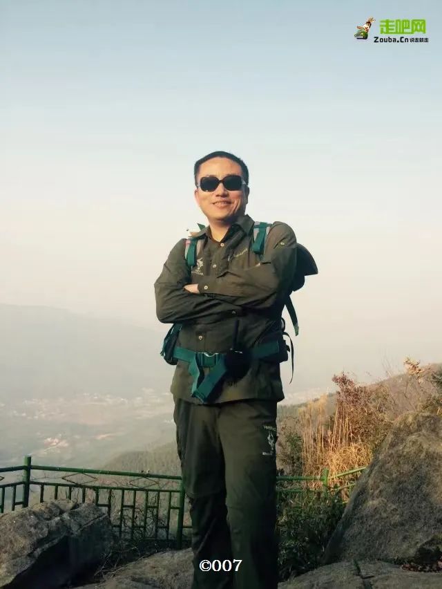 他16岁白手起家,立下十一个“亿”的目标,50岁已走过世界120国