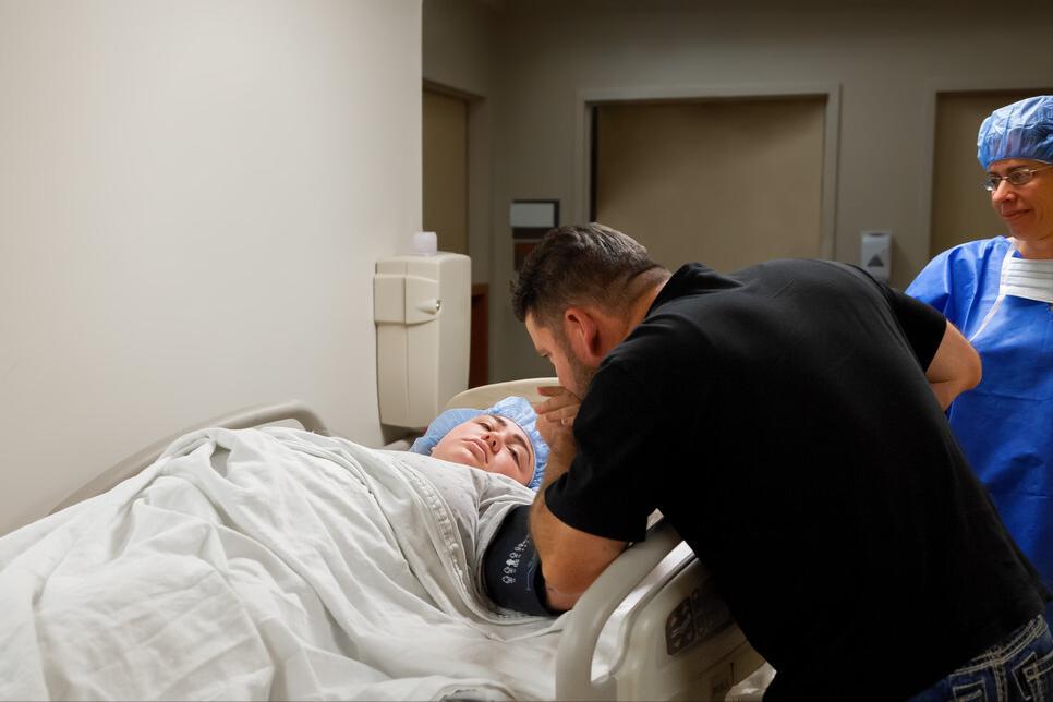 小春花剖腹产恢复力惊人,被疑“假生”?这年头的女人不能太坚强