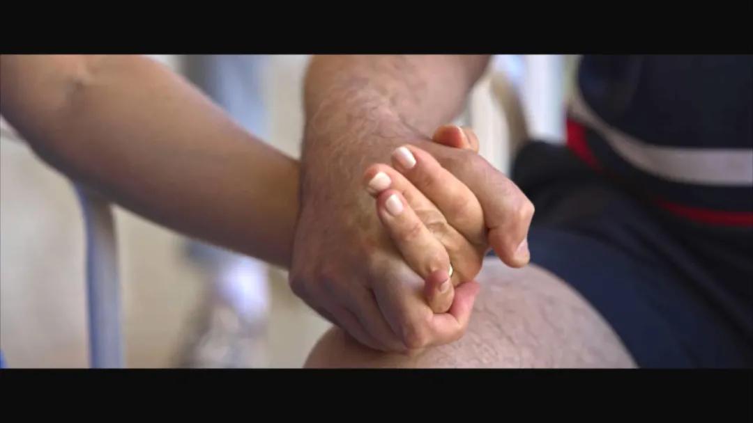 满屏美胸！三观震碎！意大利女人好敢