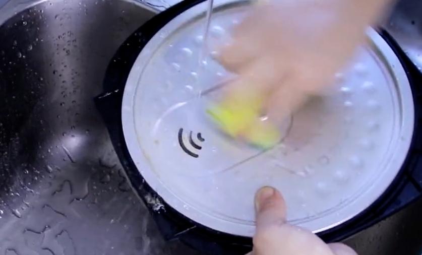 电饭煲的正确使用和清洁方法,电饭煲发热盘下面怎么清理