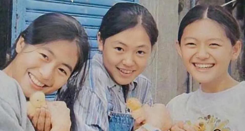 讲颜色笑话、坐政客大腿，一家“4位奇女子”，大小S背后的成名史